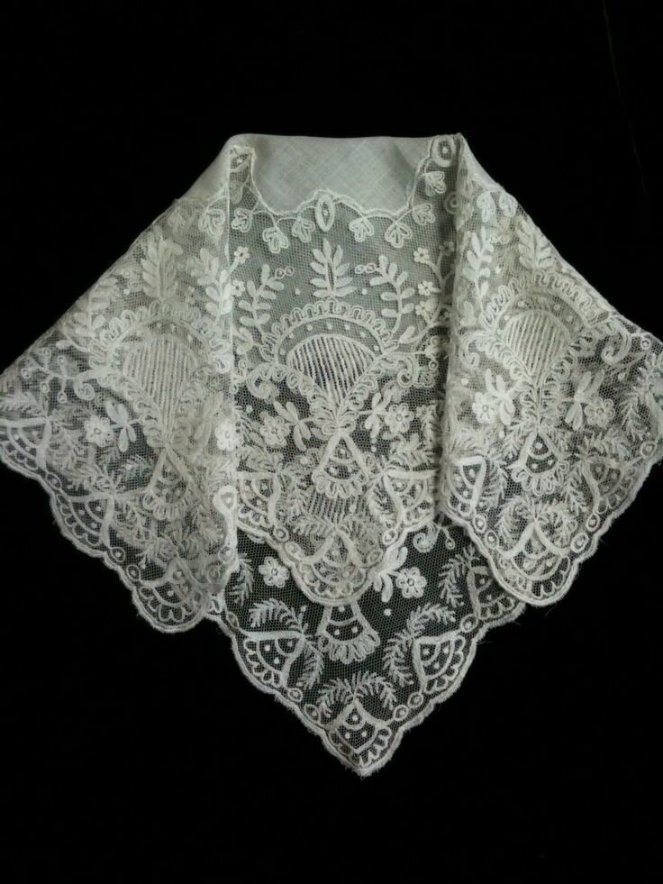 Нежный платок выполненный в технике Лимерик