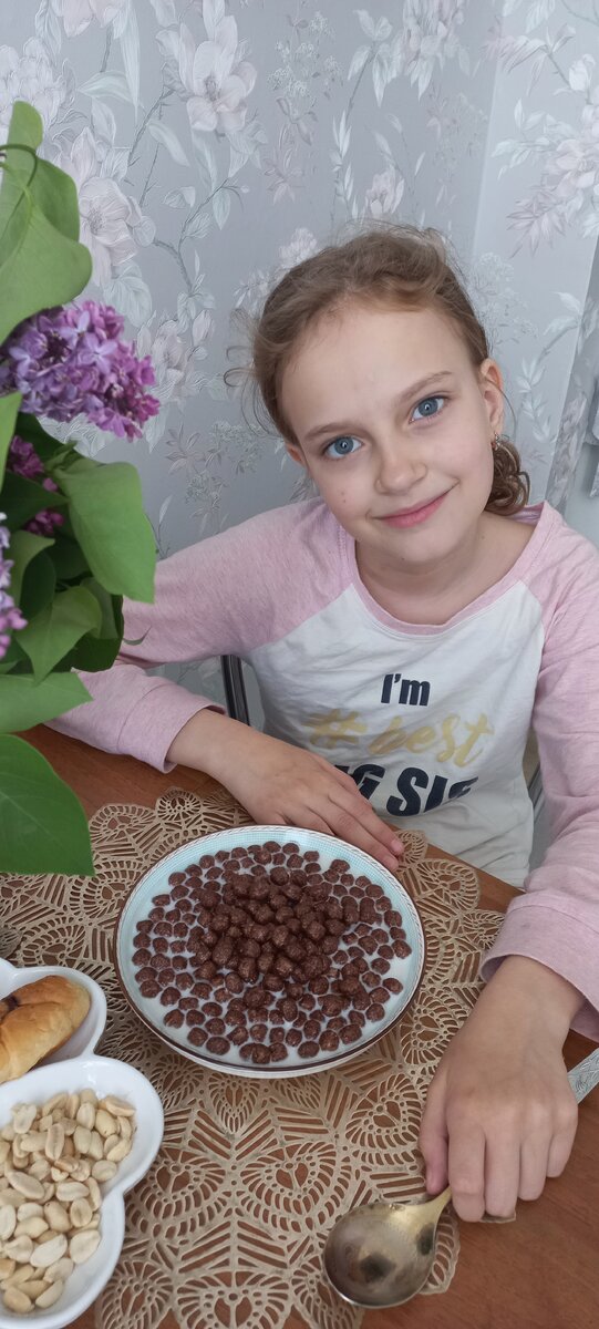 Моя красотка и её хлопья с молоком