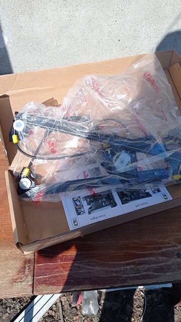 Доставку выбрал Почтой России с возможностью оплатить при получении. Пришла посылка за 4 дня до Омска. Упаковано на совесть. Качество супер. Всё смазано.