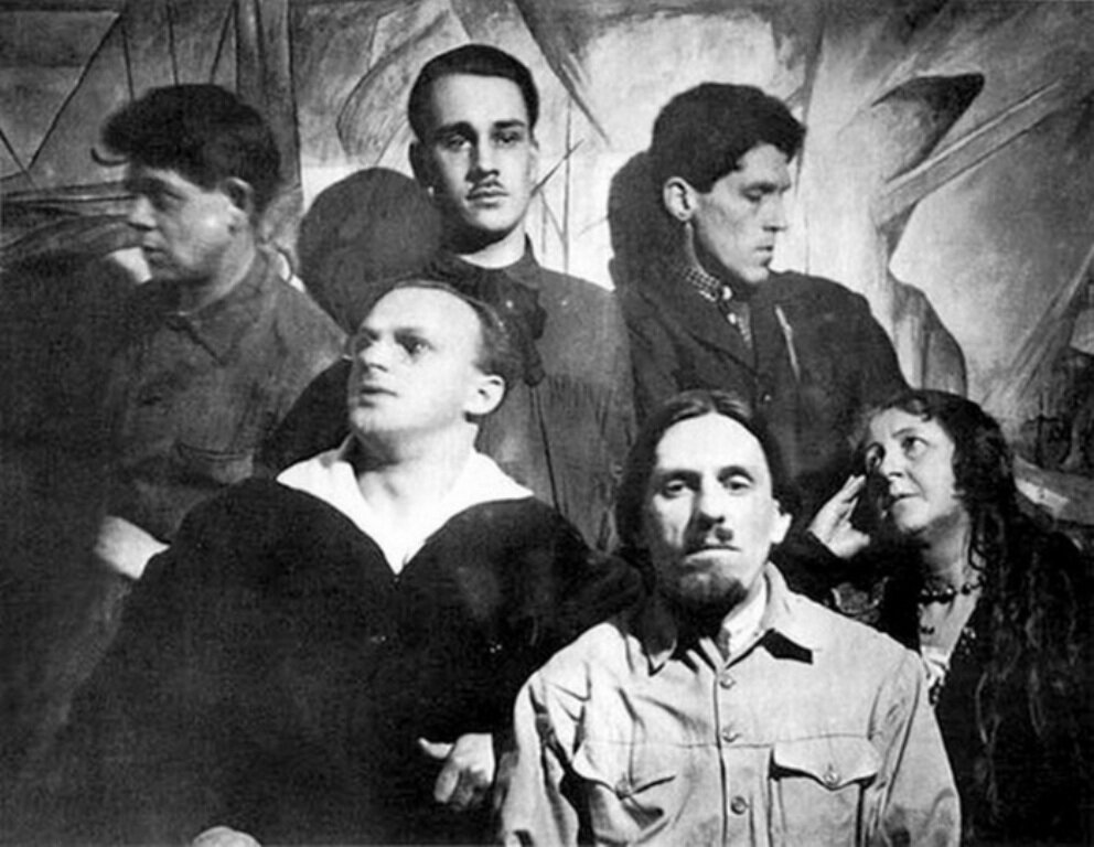 Члены группы «Амаравелла», 1928 г. Слева направо: сидят — неизвестный, А.П. Сардан, П.П. Фатеев, В.Н. Пшесецкая (Руна), стоят: С.И. Шигарев, Б.Л. Смирнов-Русецкий и В.Т. Черноволенко