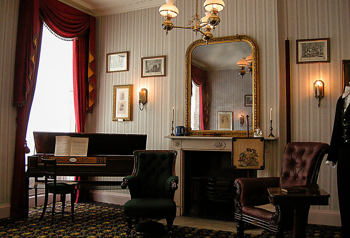 лев николаевич толстой музей ясная поляна. литературный музей тургенева в орле. дом-музей диккенса. с тургенева в москве ул остоженка дом 37. музеи известных писателей.