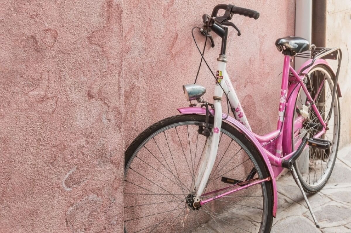    Юрист предупредила россиян о штрафах за хранение личных вещей в подъезде