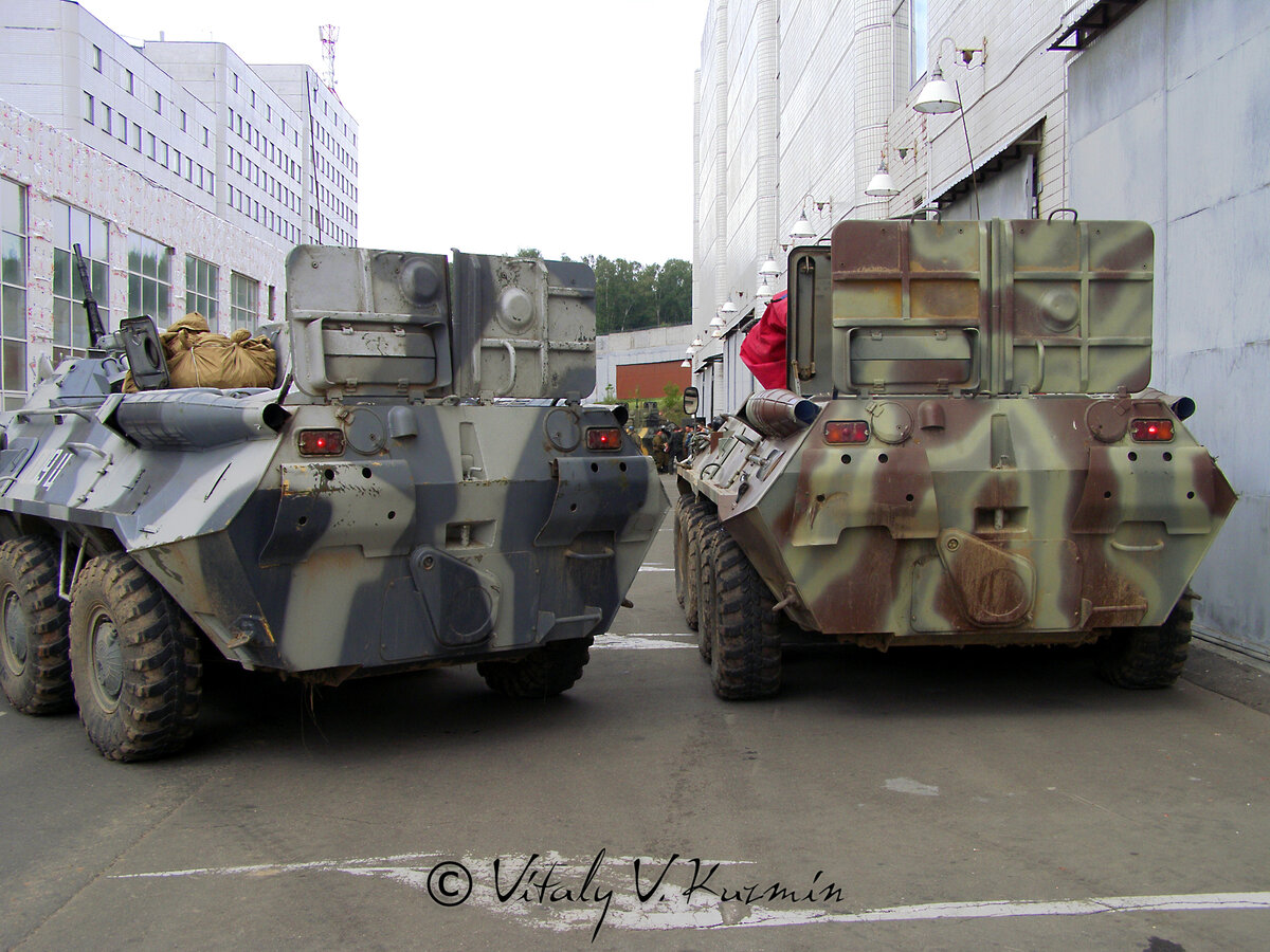 Наглядно видно отличие люков МТО для машин с ярославским и казанским двигателями.