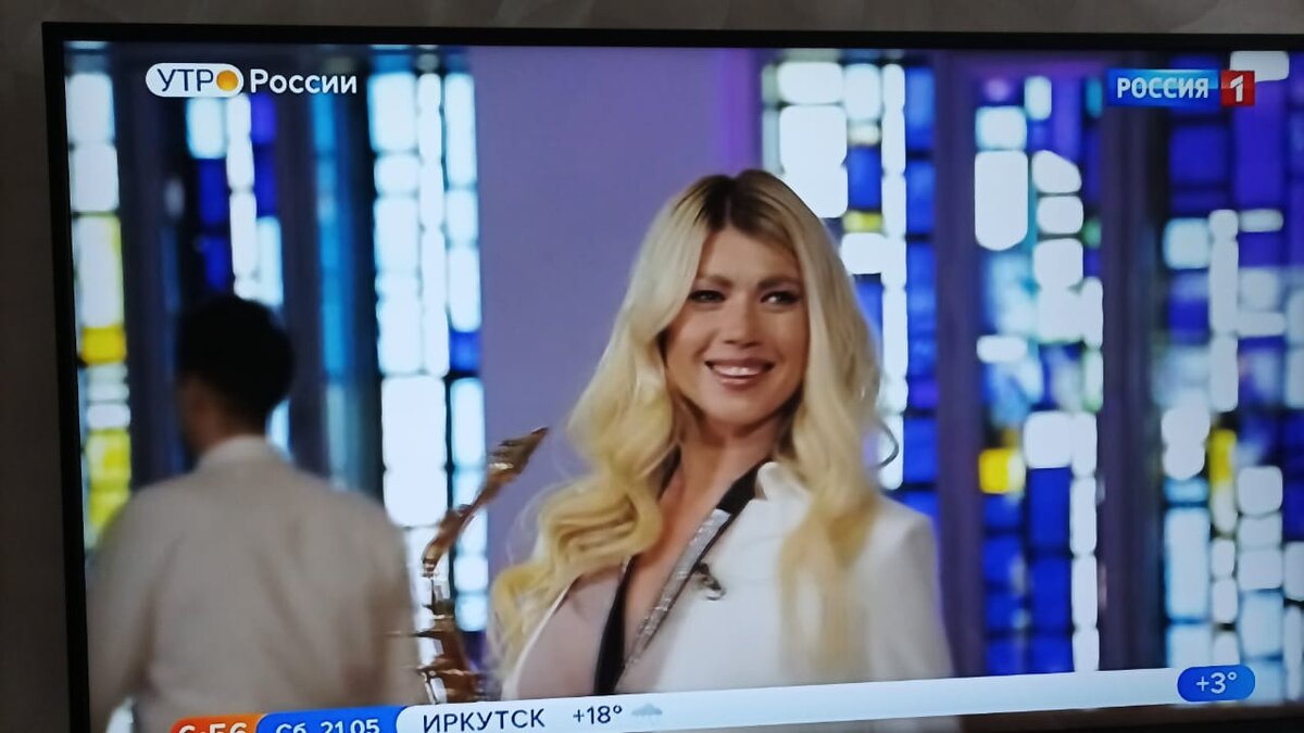 Сейчас и на работе, и на отдыхе у многих из колонок звучат её композиции. Настя – настоящая трудяга, мы с моей дочкой, вокалисткой , знаем Настю много лет, её творческий путь начинался на наших глазах.-3-2