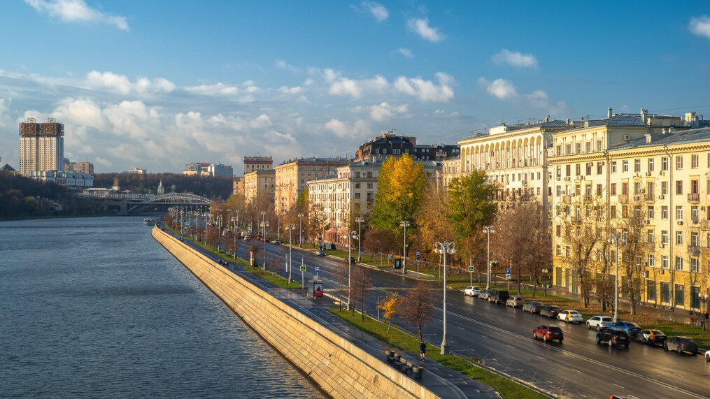 Вид на Фрунзенскую набережную / фото mosday