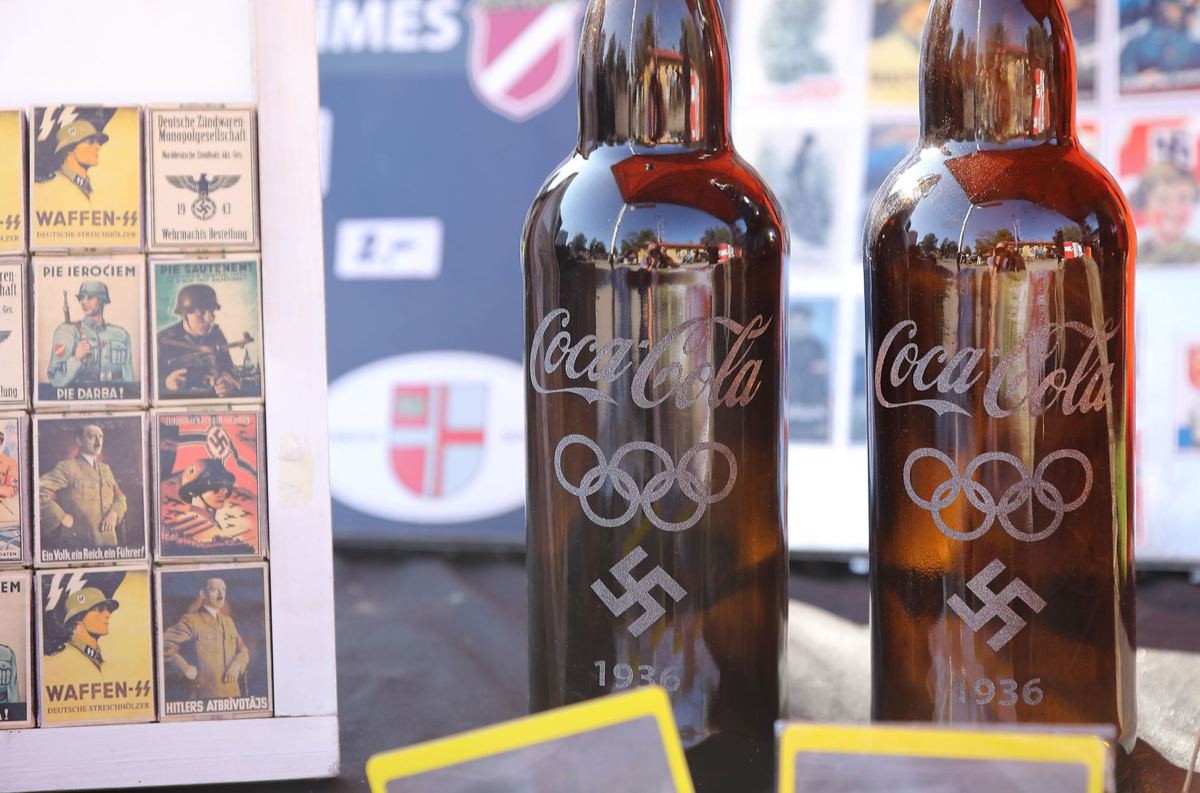 Так выглядели баночки колы. Источник фото: Яндекс картинки 