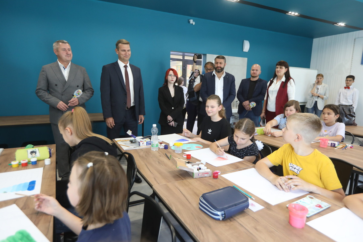  📷    Уральская Сталь поддержала ремонт и благоустройство детской художественной школы Кристина Просвиркина