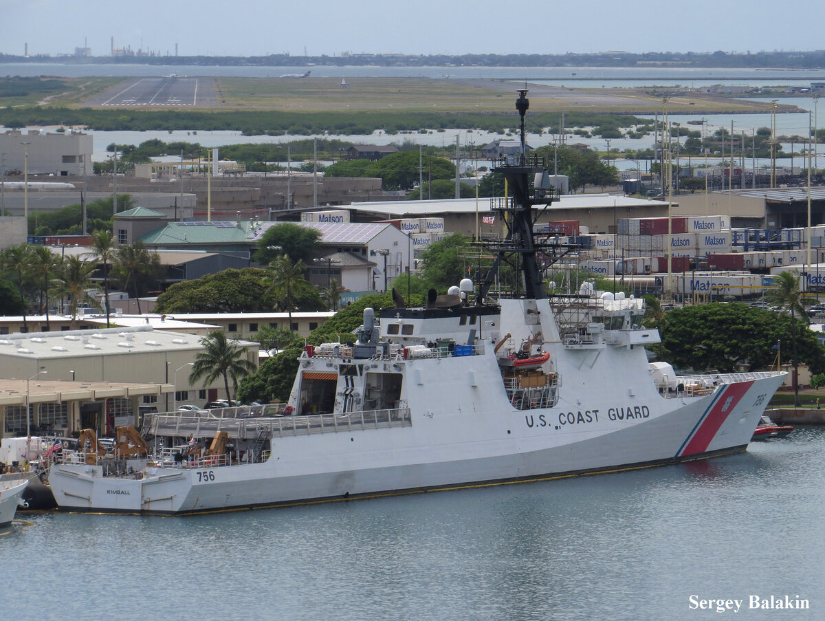 Корабль береговой охраны США «Kimball» официально именуется катером (cutter). Фото автора