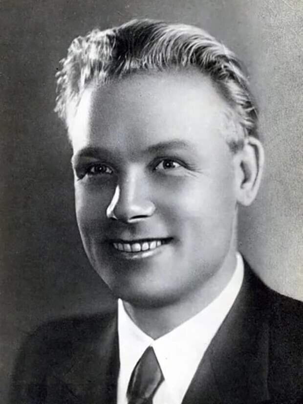 Сергей Столяров