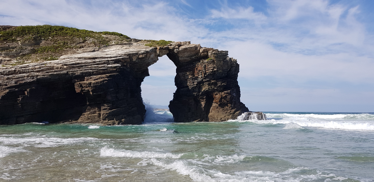 Пляж Плайя-де-Лас-Катедралес. Испания [Фото: О. Гасанова]