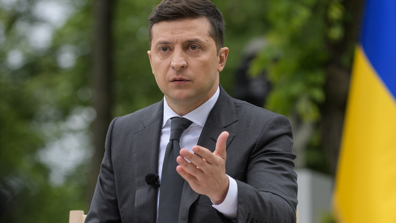 Владимир Зеленский ждет возможности вернуть Крым невоенным путем