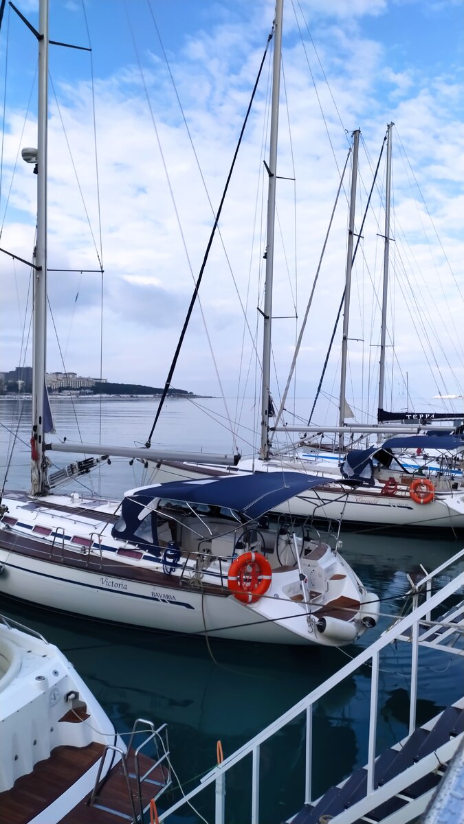 Яхты. Ещё спят.