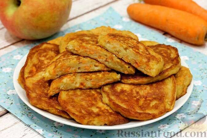 молоко, яблоко, морковь, яйцо, сахар, мука, разрыхлитель, корень имбиря, корица молотая, мускатный орех молотый, гвоздика молотая, ванилин, соль, масло растительное