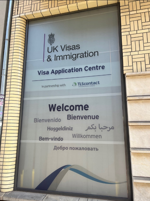 Листайте вправо, далее центры на карте. Везде можно пешком за 10-15 минут дойти. Все довольно рядом.