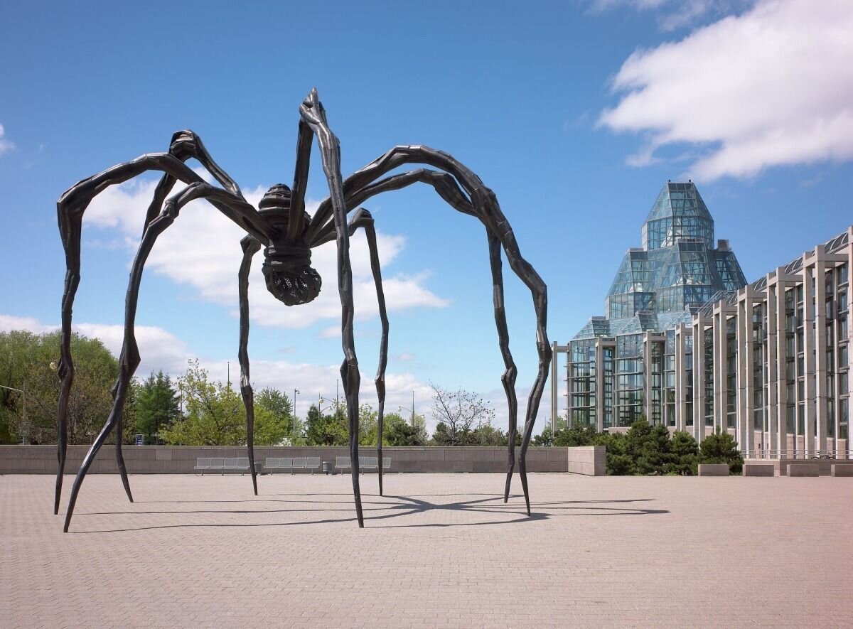 Луиза Буржуа. Маман. 1999. Национальная галерея Канады, Оттава. Wikimedia Commons.