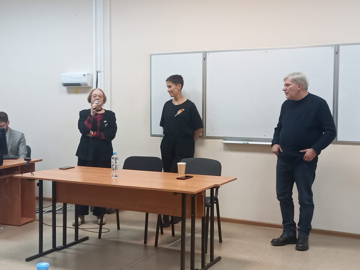 Фото сделаны на днях критиком Татьяной Веретеновой, взяты у Татьяны на странице 