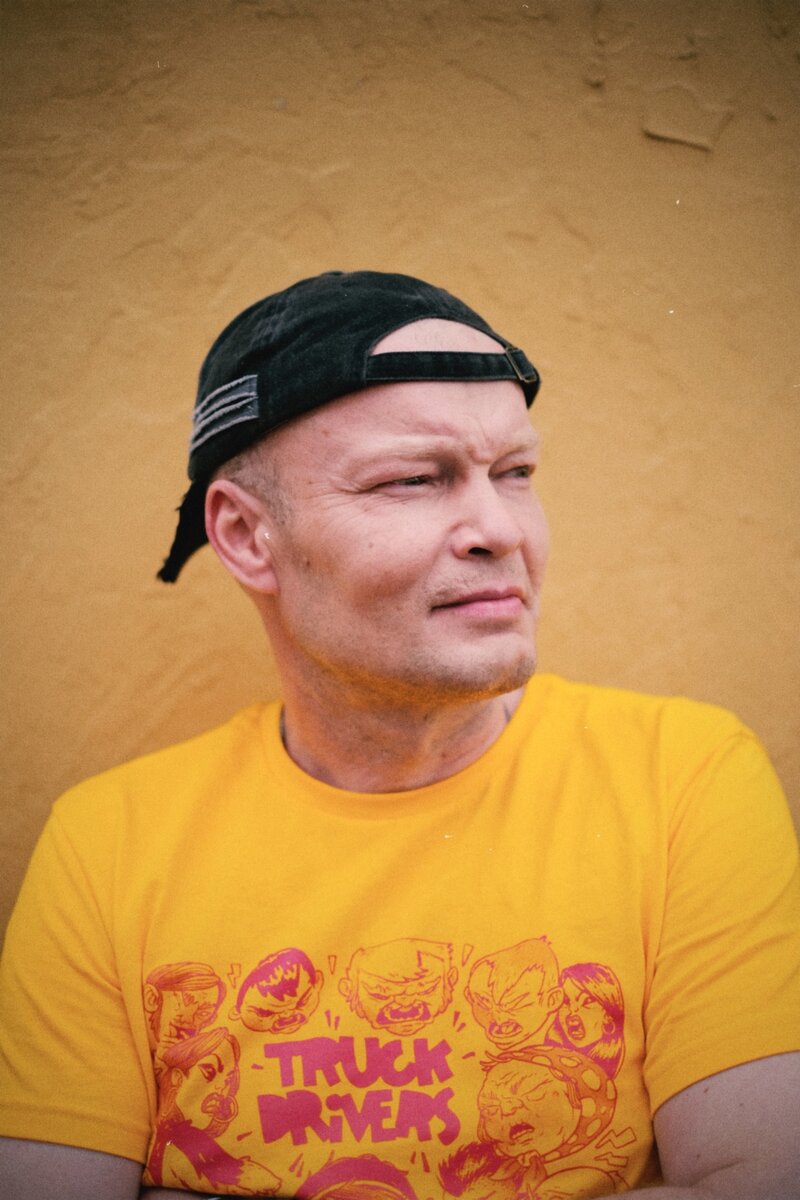 Андрей Дементьев: трубочист и железнодорожник, который открыл в себе талант к живописи и музыке