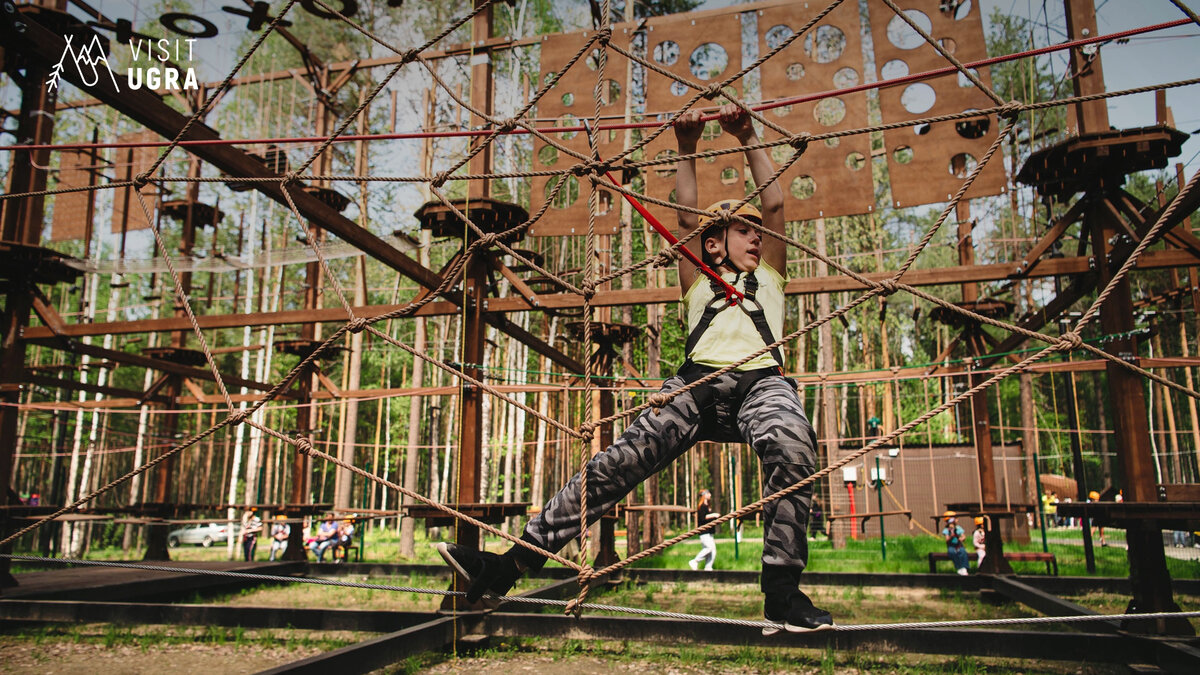 Добавьте в отпуск немного спорта! Исследуйте веревочный парк в Центральном лесу культуры и отдыха.