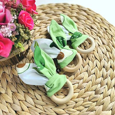 Купить грызунок можно по ссылке: https://fomitoys.ru/gryzunok-dlya-novorozhdennykh-ushki-zayki-s-derevyannym-koltsom/ или на ozon: https://www.ozon.ru/product/1105217123/