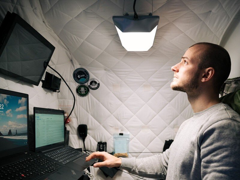    На МКС испытают лампу для регулирования фаз сна