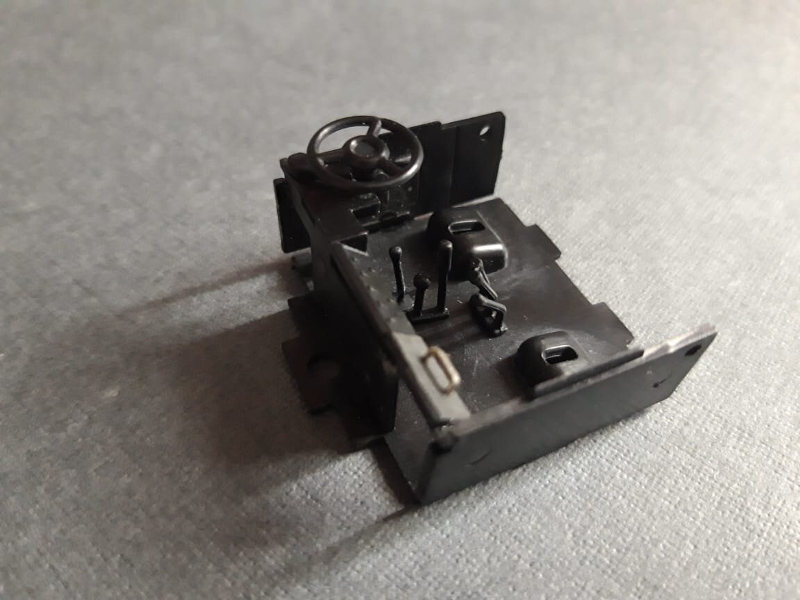 Из скрепки сделал ручку 