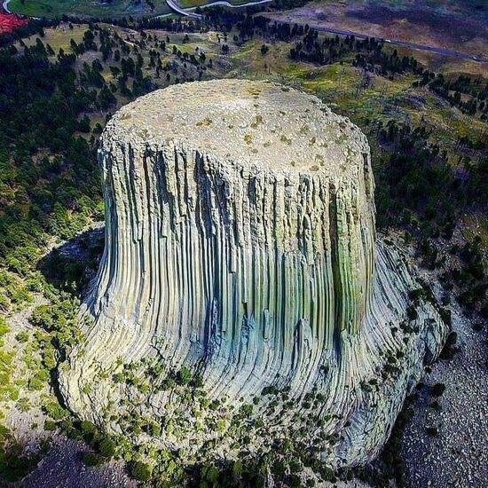 Башня дьявола (Devils Tower) расположена на северо-востоке штата Вайоминг (США).