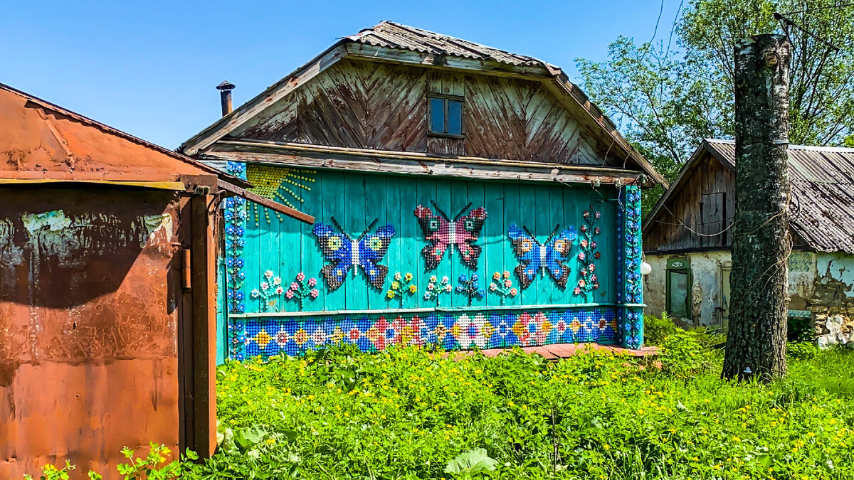 Деревня Бударки. Дорог и магазина там нет, но жизнь все равно ...