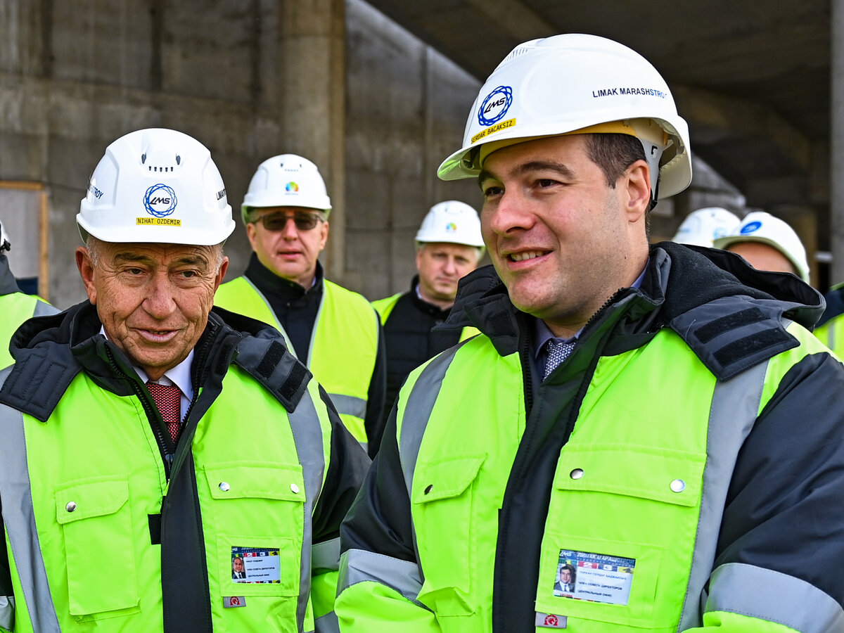 Председатель Совета директоров «ЛИМАК Холдинг» Нихат Оздемир, член Совета директоров ООО «Лимакмаращстрой» Баджаксыз Турхан Сердара