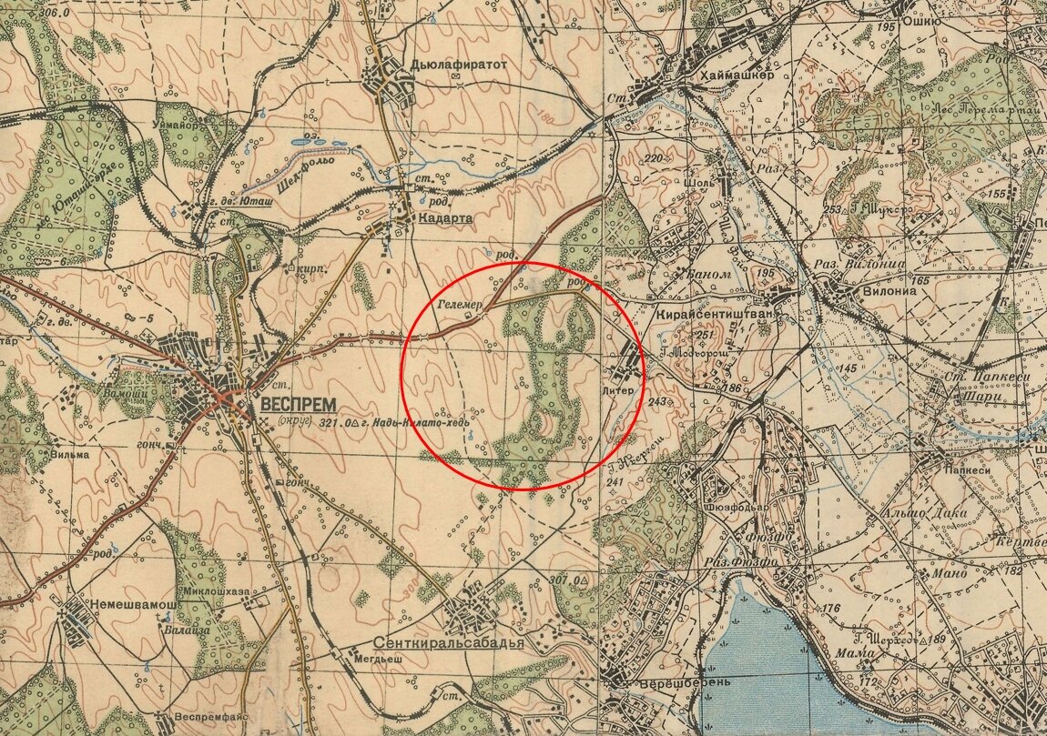 Фрагмент карты с районом города Веспрем, где произошёл описываемый в статье бой. Красной окружностью отмечен район дороги Литер - Гелемер, где немецкая колонна 1-й тд СС попала в засаду советского 9-го гв.мк