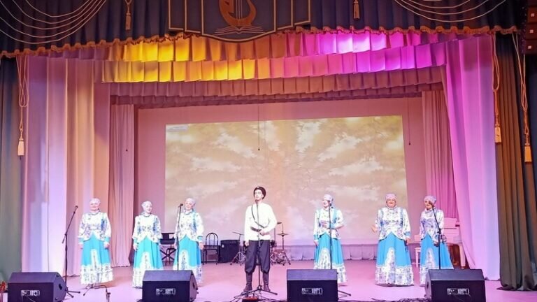    В Переволоцке после масштабного ремонта открыли Центр культуры и досуга «Геолог» Елена Шкатова