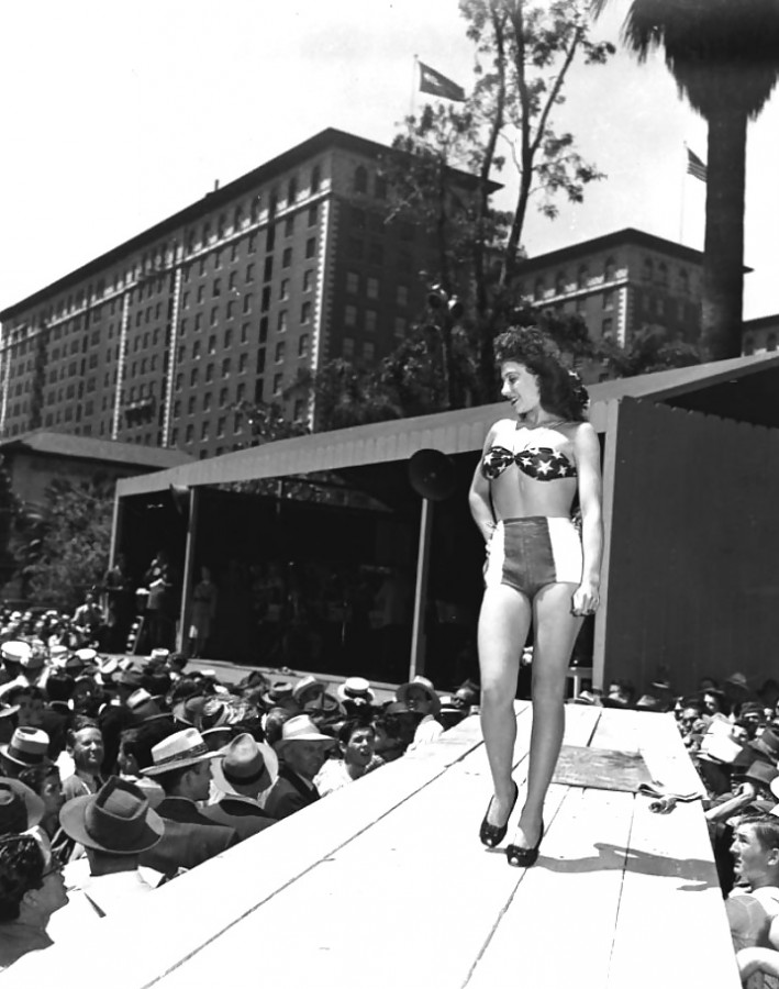 21 век принёс человечеству повальное увлечение диетами и фитнесом. Наверное, в некоторых случаях это неплохо и может быть даже полезно.-5