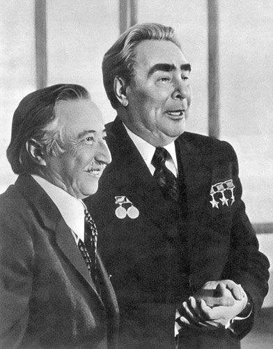 Леонид Ильич Брежнев даже прослезился от избытка чувств при встрече с Луисом Корваланом, освобождённым в обмен на Буковского из чилийских застенков

18 декабря 1976 года состоялся тот знаменитый обмен-2