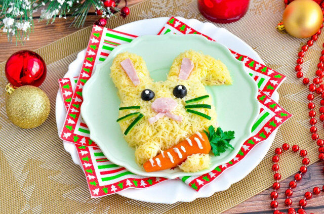 Кролик с ветчиной и черносливом