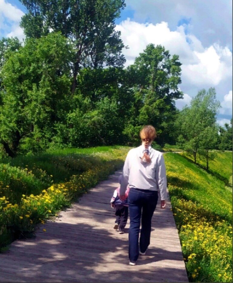 Это я, пожилая женщина с младшим сыном.