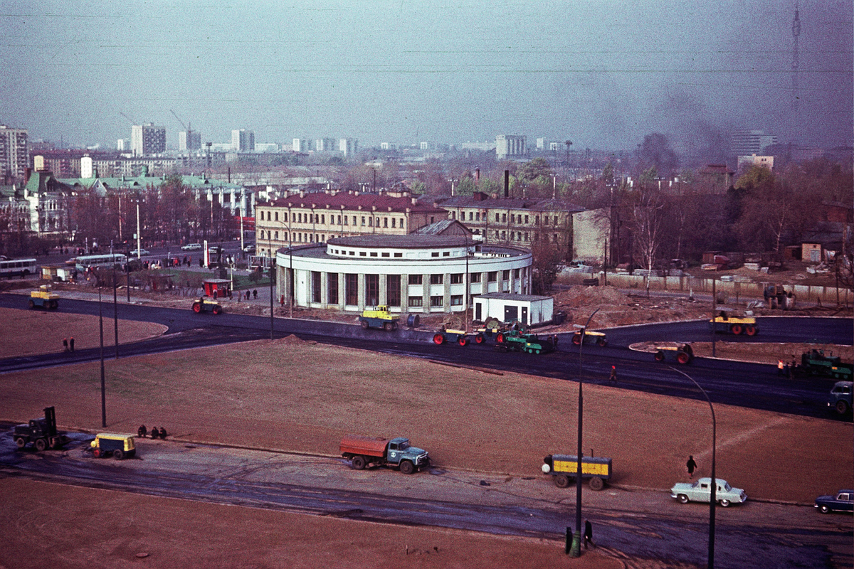 Рижская площадь метро. Станция метро Рижская 1958. Рижская площадь 80 годов Москва. Станция метро Рижская в СССР. Рижский вокзал 80е.