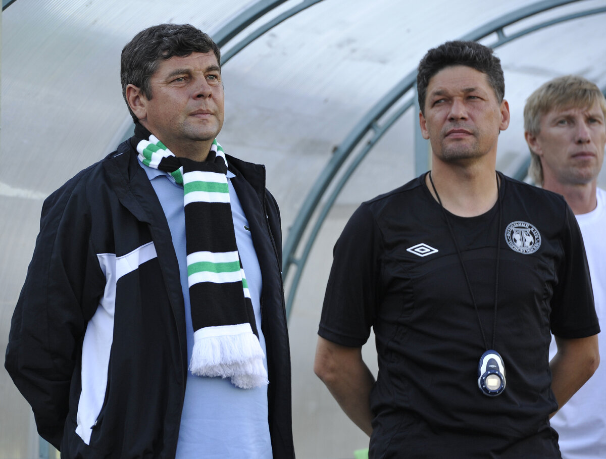 Экс-игроки и тренеры «Торпедо» Игорь Чугайнов и Николай Савичев в 2011 году. Фото Александр Федоров, «СЭ»