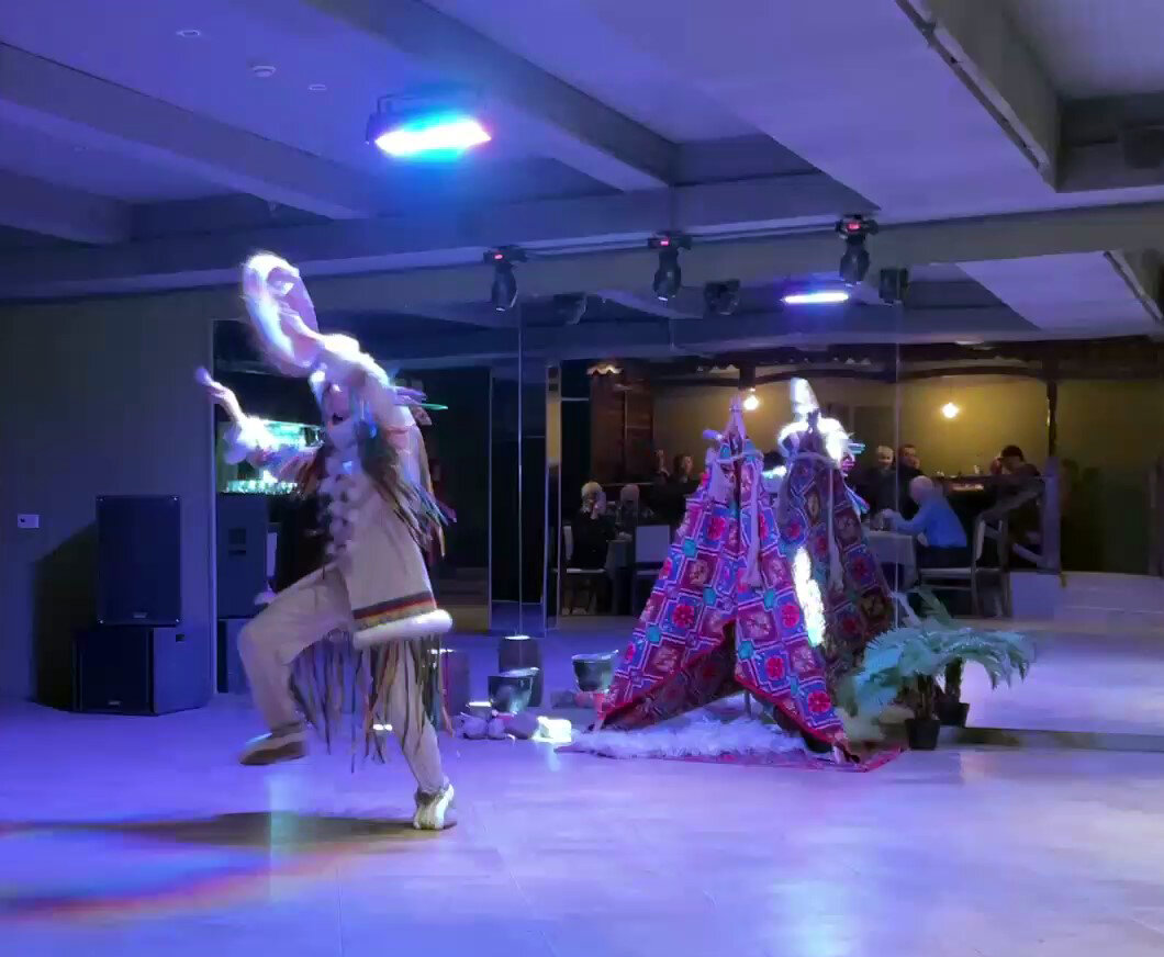 Танец «Северное сияние» в исполнении Qvarta Roma на вечере отдыха клубов знакомств «Грёзы» и «Ручеёк». Кафе «Монро», 3 декабря 2022 г.