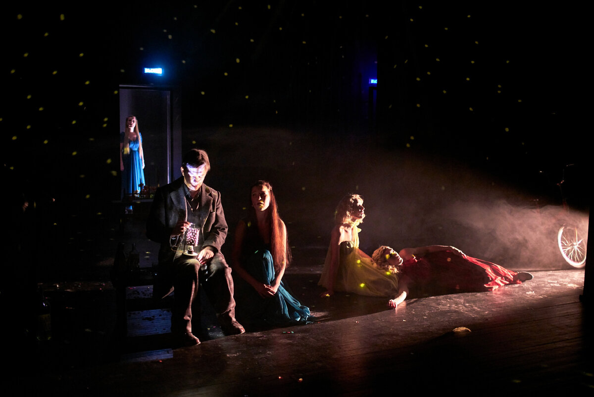 Сцена из спектакля "Дорога Пипзама...", режиссер Гульназ Балпеисова