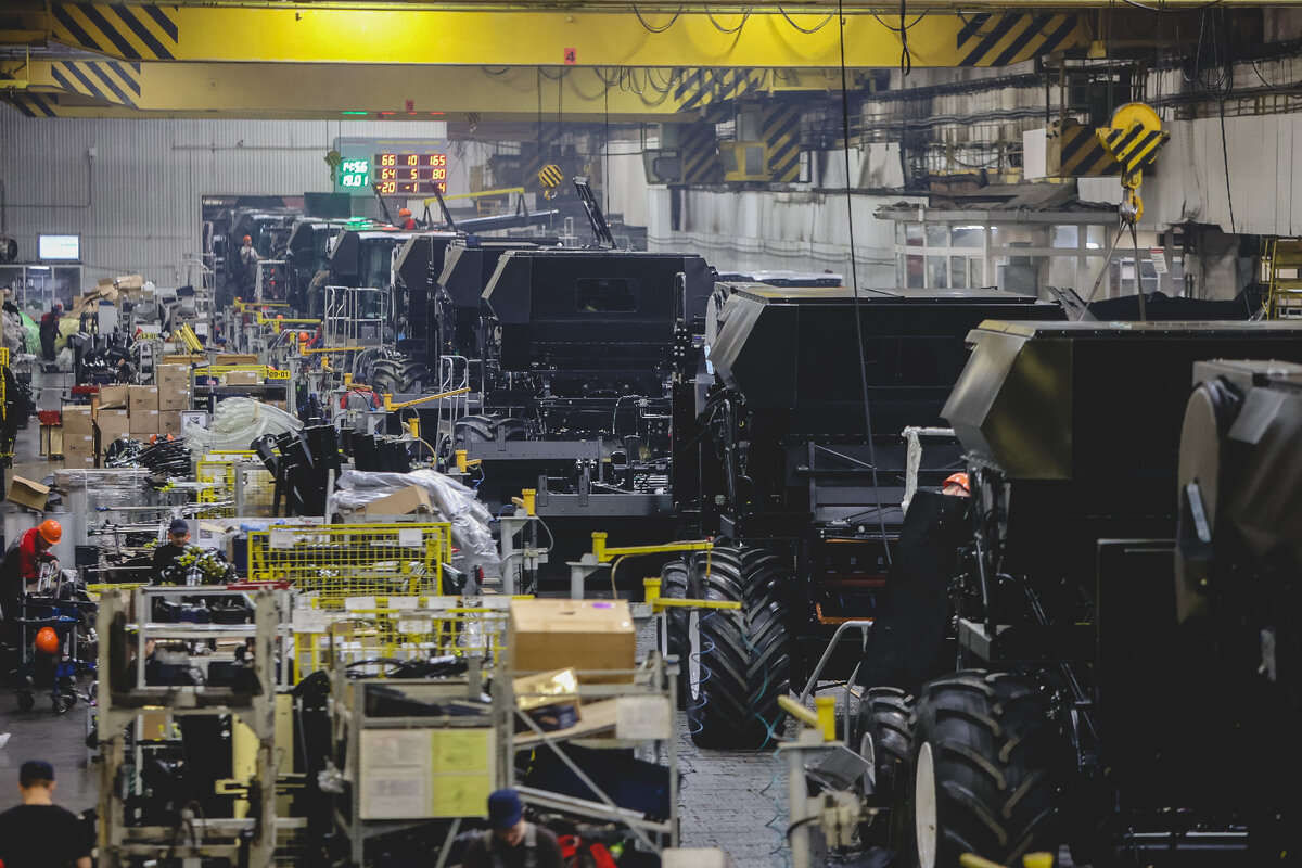 Новые модели сходят с конвейера. Завораживает.