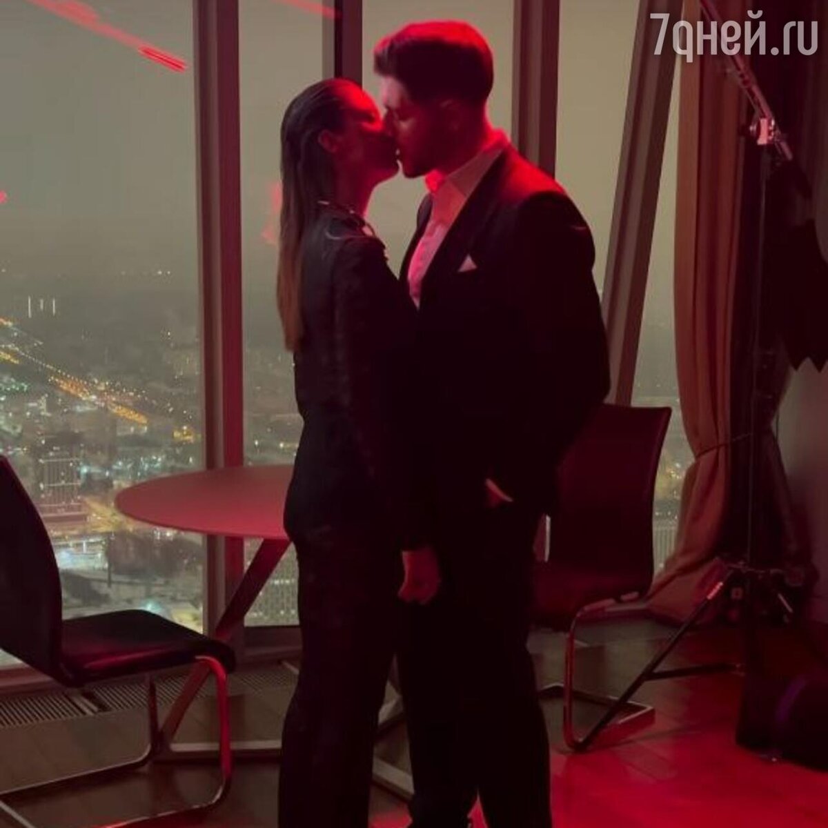    Агата Муцениеце и Давим Манукян Социальные сети