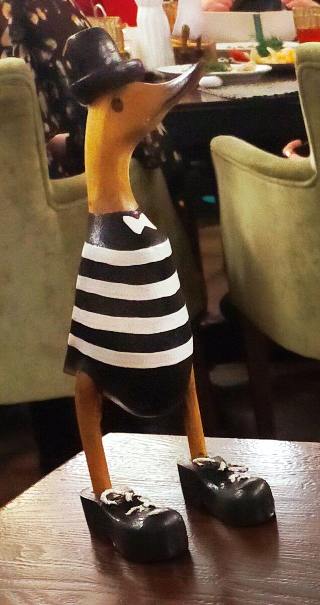 Котелок не в плане посуды, а как оригинальный головной убор. 