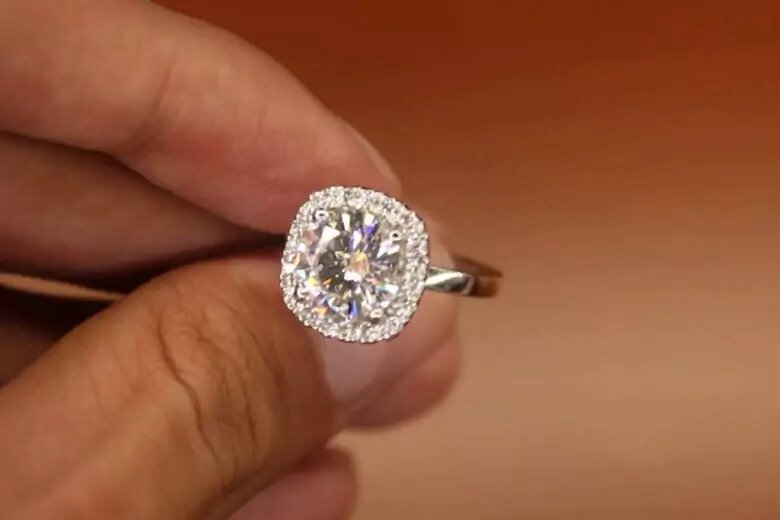 Как выглядят бриллианты на кольце