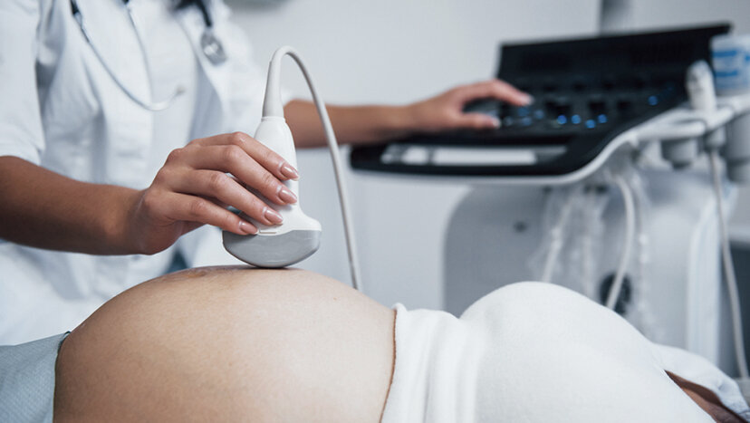 У женщины, перенесших любое из пяти основных осложнений беременности, повышается риск развития ишемической болезни сердца в течение десятилетий после родов, выяснили ученые из Швеции и США.