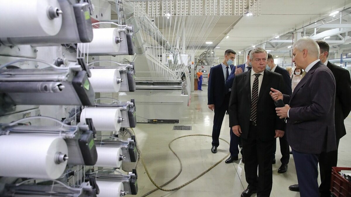     Товарооборот в Ростовской области снизился на 2% из-за влияния санкций, рассказал губернатор Ростовской области Василий Голубев.