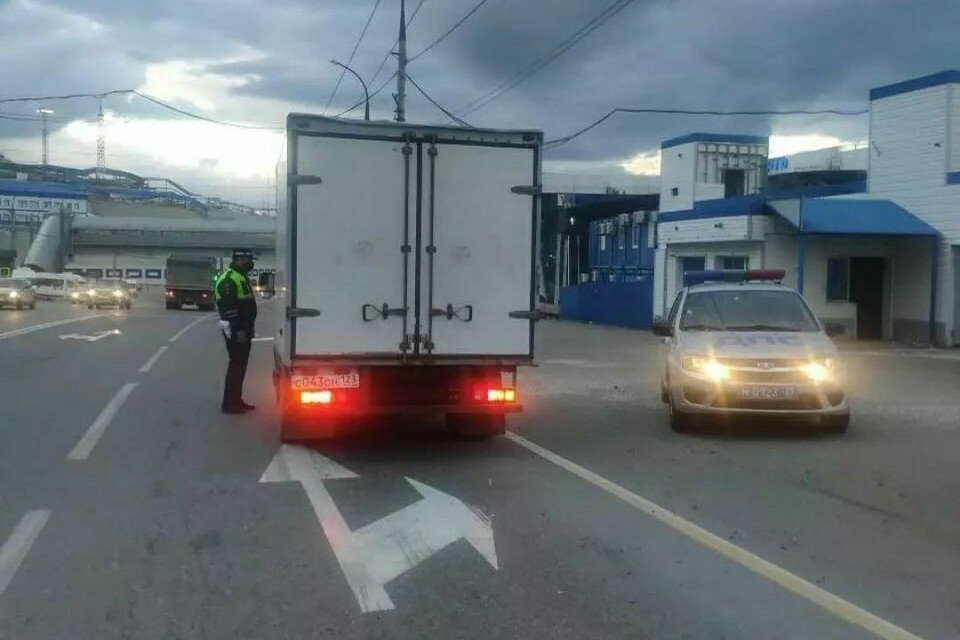     Дорогу между Геленджиком и Новороссийском открыли. Фото: t.me/gibdd_nvrsk