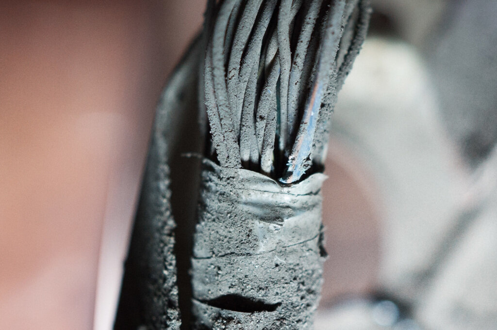 Повреждение силового провода бензонасоса Додж Калибр