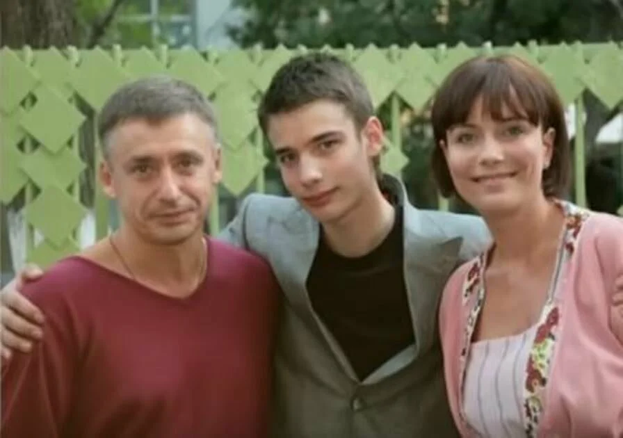 Антон Табаков и Екатерина Семёнова с сыном Никитой