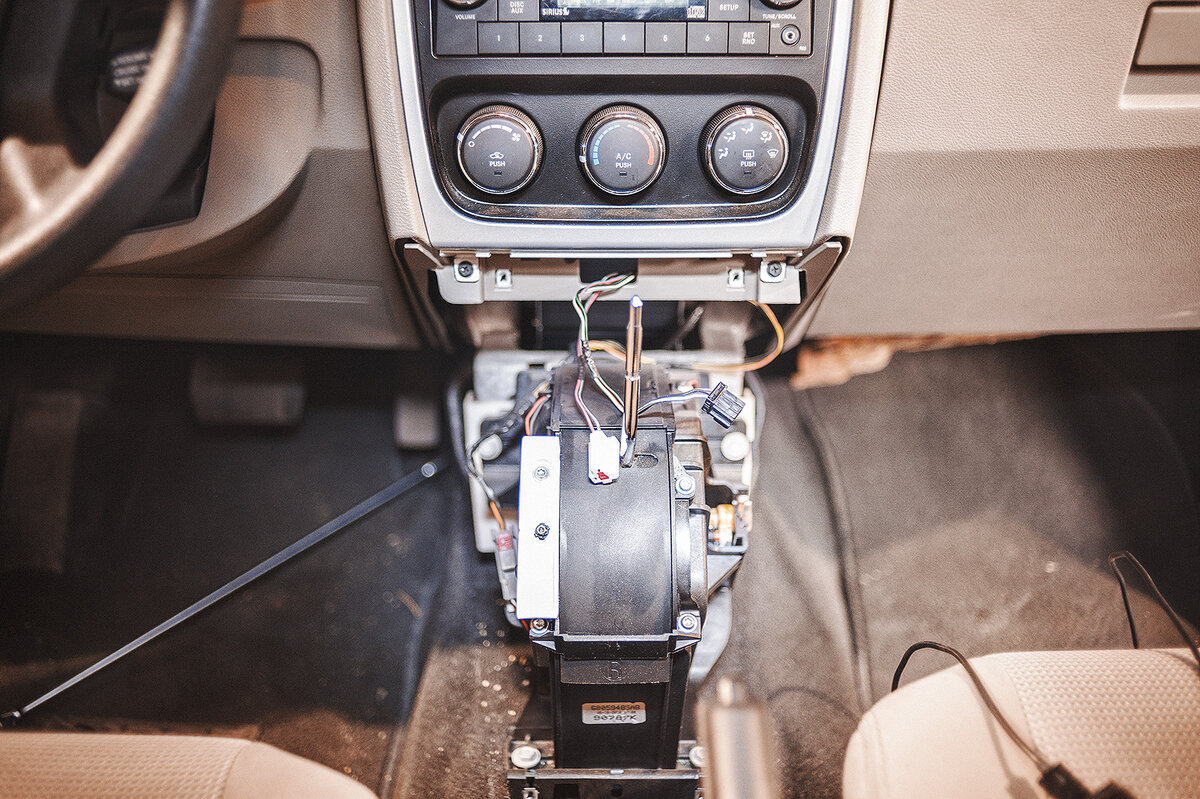 Снимаем ручку и весь пластик селектора вариатора