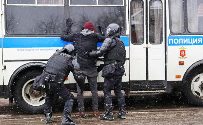 Кто и зачем громит ТЦ в России и на Украине. Подростковые погромы — происки украинских спецслужб или итог нашей молодежной политики.