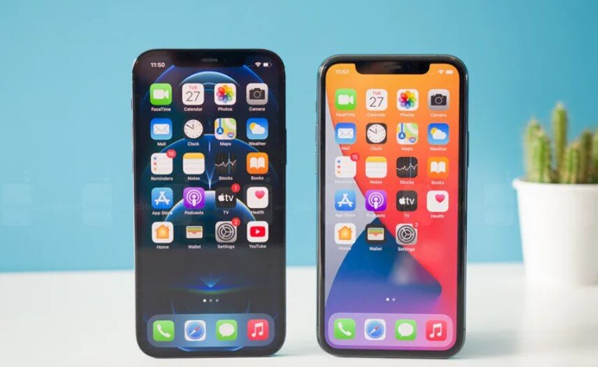 Айфон 12 pro max (на фото)